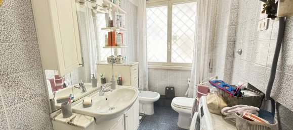 3 rooms Apartment in Rome, Italy No. 22881 25