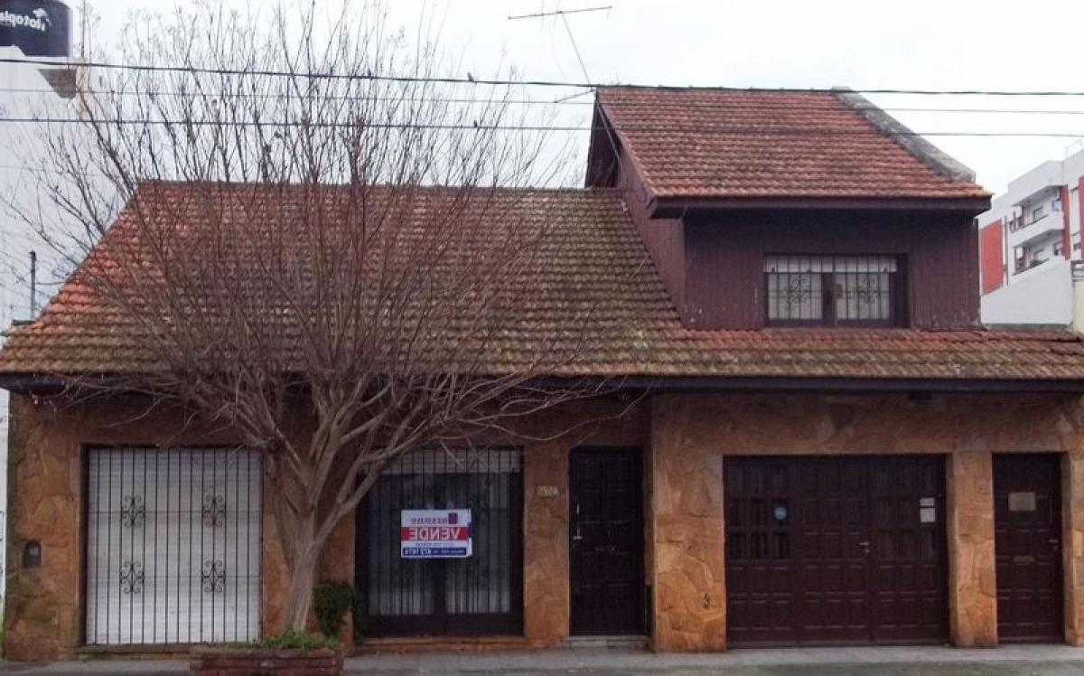 Casa de 3 dormitorios en Mar del Plata, Argentina No. 98018