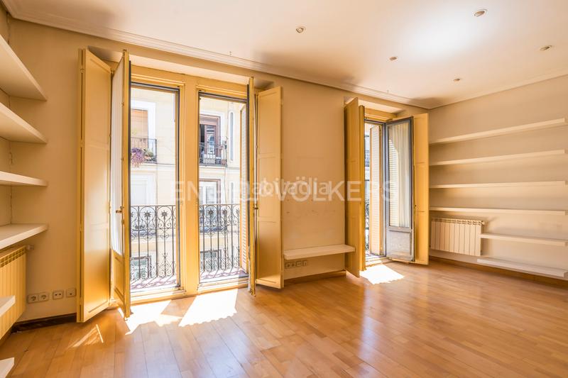 2 bedrooms Apartment in Madrid, Spain No. 135685