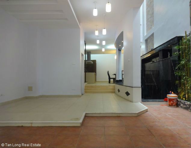 Casa de 4 dormitorios en Tay Ho, Vietnam No. 1787