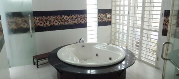 Casa de 4 dormitorios en Tay Ho, Vietnam No. 1787 26