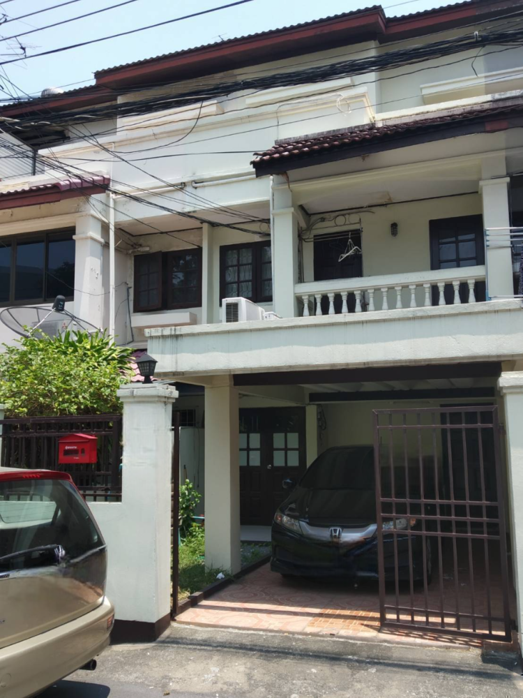 Adosado de 4 dormitorios en Bang Kapi, Thailand No. 69691