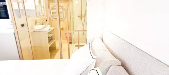 Studio in Paris, France No. 172230 5