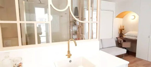 Studio in Paris, France No. 172230 3