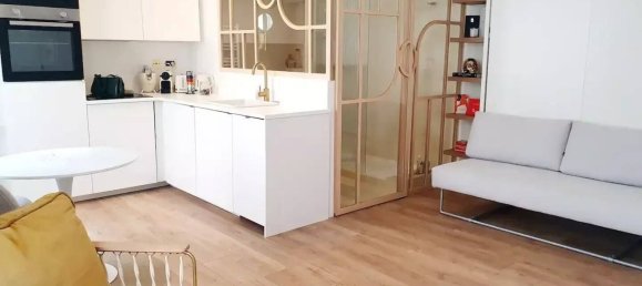 Studio in Paris, France No. 172230 2