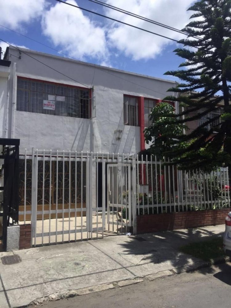 Дом с 5 спальнями в Богота, Колумбия № 10886