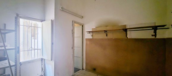 70m² Commercial property in Vittoria, Italy No. 51711 7