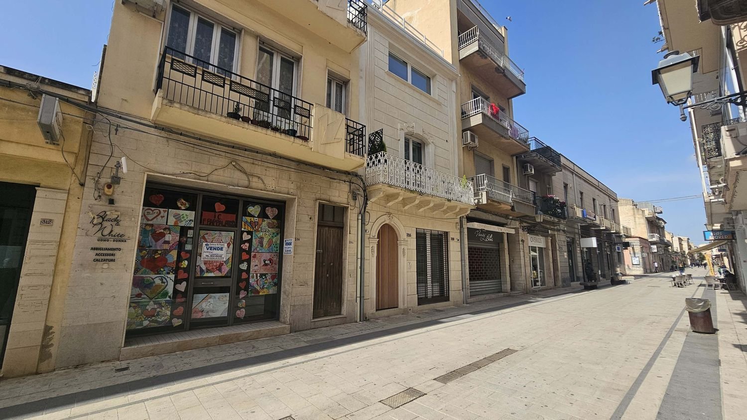 70m² Commercial property in Vittoria, Italy No. 51711