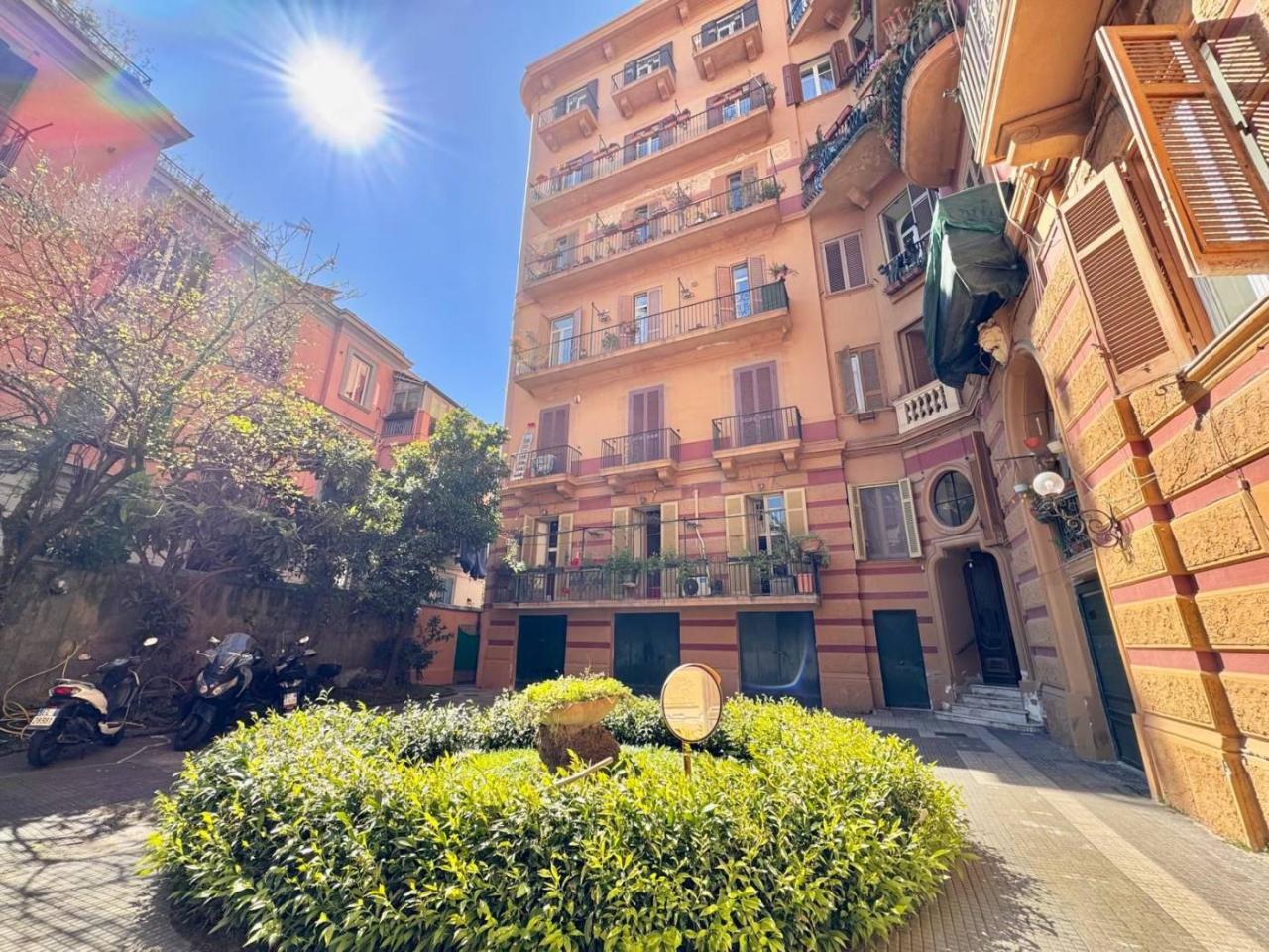 4 rooms Apartment in Naples, Italy No. 38958