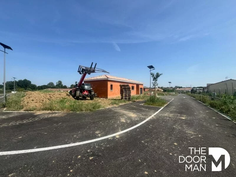 769m² Land in Verdun-sur-Garonne, France No. 59173