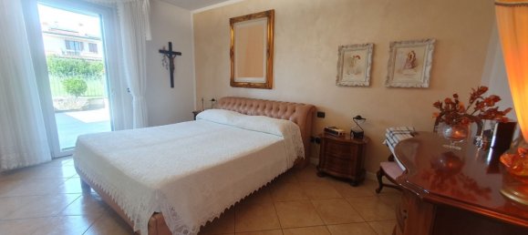 5 bedrooms Villa in San Giovanni Lupatoto, Italy No. 374927 2