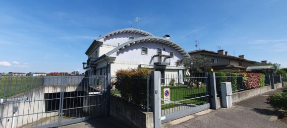 5 bedrooms Villa in San Giovanni Lupatoto, Italy No. 374927 16
