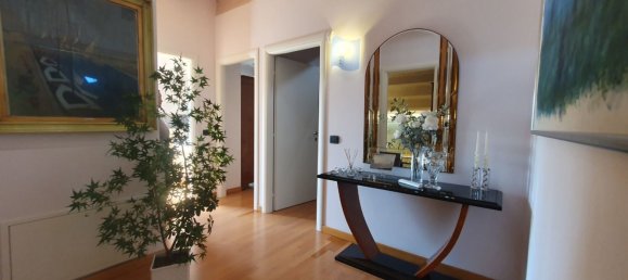 5 bedrooms Villa in San Giovanni Lupatoto, Italy No. 374927 6