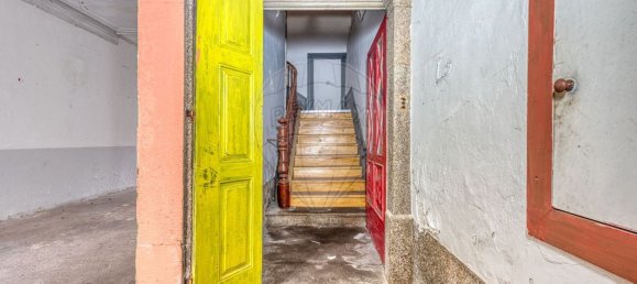 335m² Building in Porto, Portugal No. 142698 5