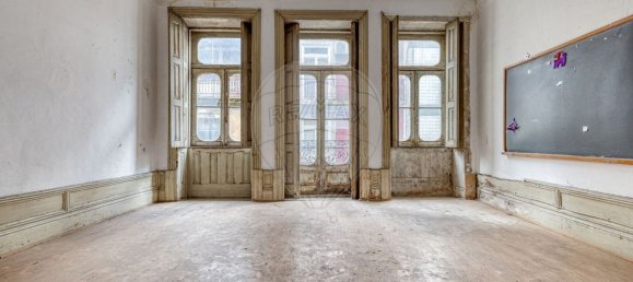 335m² Building in Porto, Portugal No. 142698 8