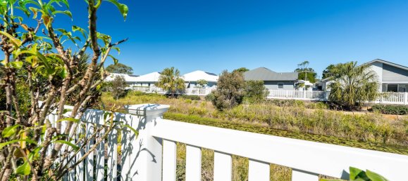 3 bedrooms House in Beachmere, Australia No. 471 2