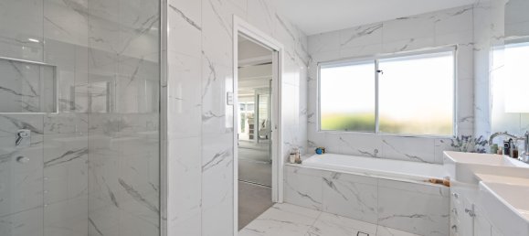 3 bedrooms House in Beachmere, Australia No. 471 11