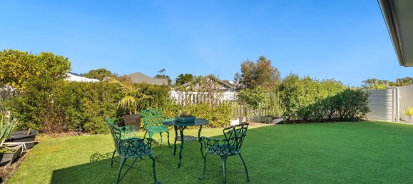 3 bedrooms House in Beachmere, Australia No. 471 16