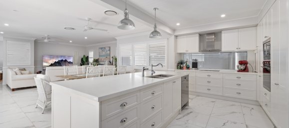 3 bedrooms House in Beachmere, Australia No. 471 3