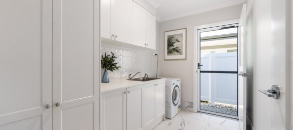 3 bedrooms House in Beachmere, Australia No. 471 15