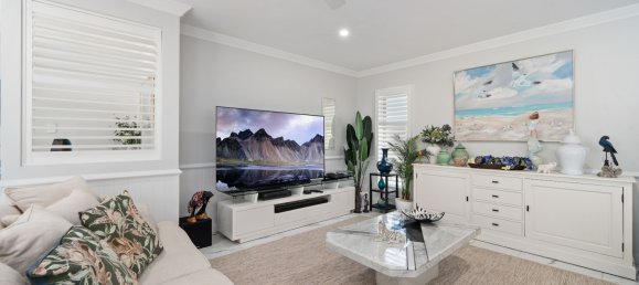 3 bedrooms House in Beachmere, Australia No. 471 6