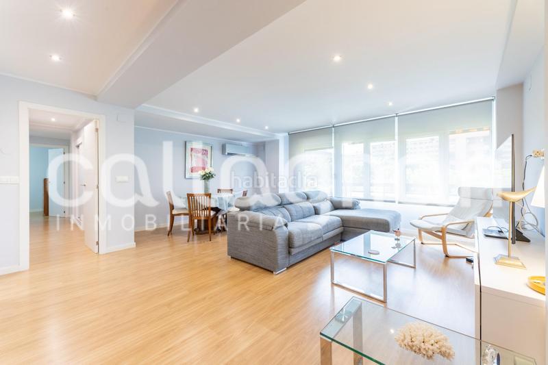 Квартира с 4 спальнями в Валенсия, Испания № 197989