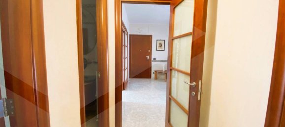 Apartamento de 3 habitaciónes en Bari, Italy No. 27626 27