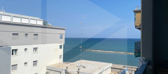 Apartamento de 3 habitaciónes en Bari, Italy No. 27626 21