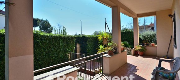 4 Schlafzimmer Villa in Aprilia, Italy, Nr. 9109 8