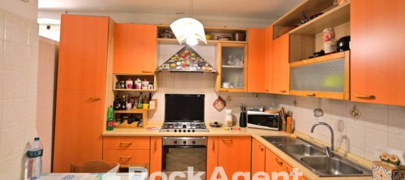 4 Schlafzimmer Villa in Aprilia, Italy, Nr. 9109 11