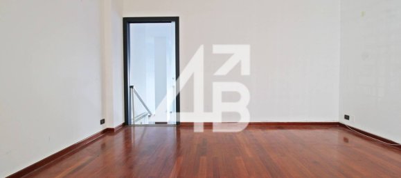 68m² Commercial property in Trieste, Italy No. 34975 15