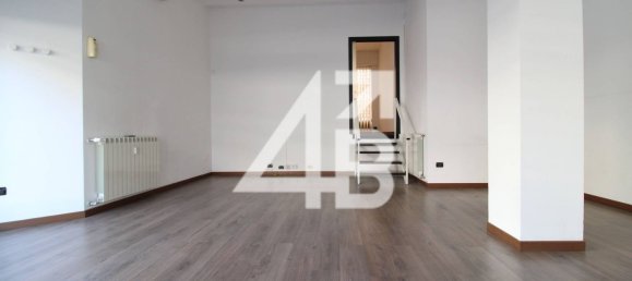 68m² Commercial property in Trieste, Italy No. 34975 10