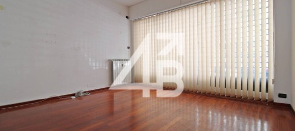 68m² Commercial property in Trieste, Italy No. 34975 11