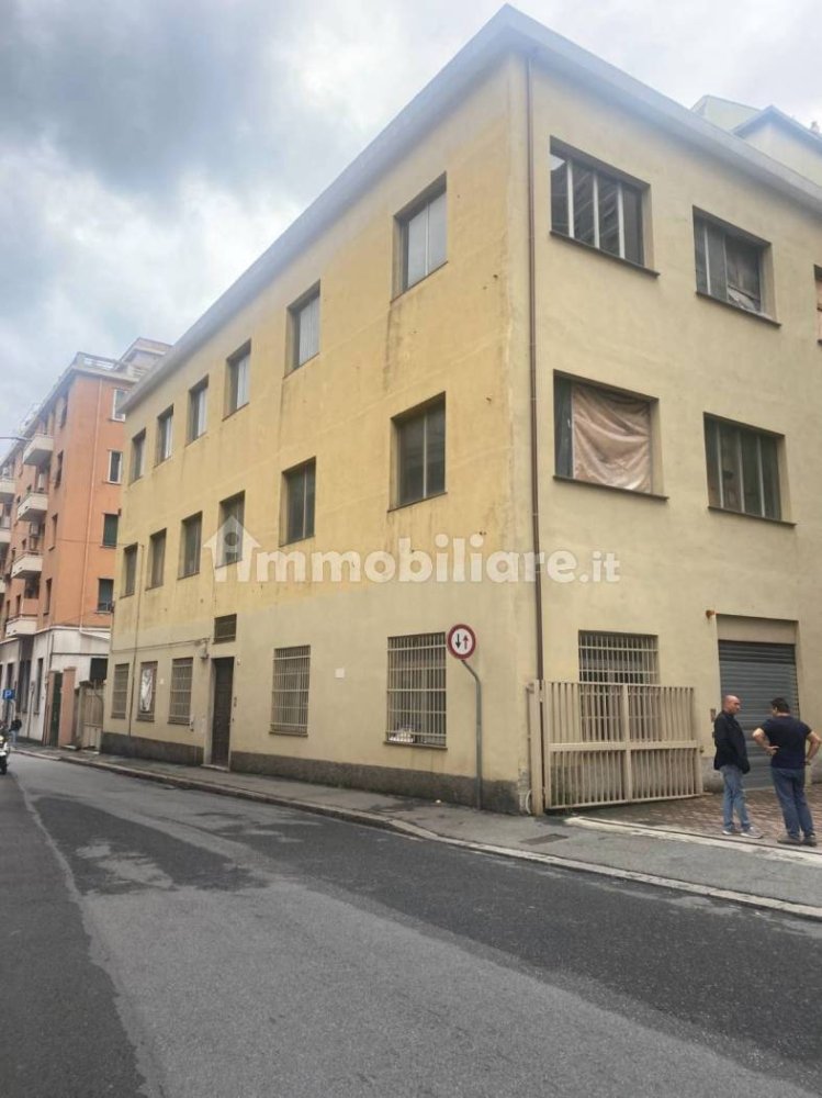 1000m² Warehouse in Genoa, Italy No. 390618