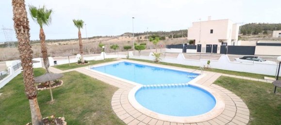 Casa de 3 dormitorios en San Miguel de Salinas, Spain No. 186388 2