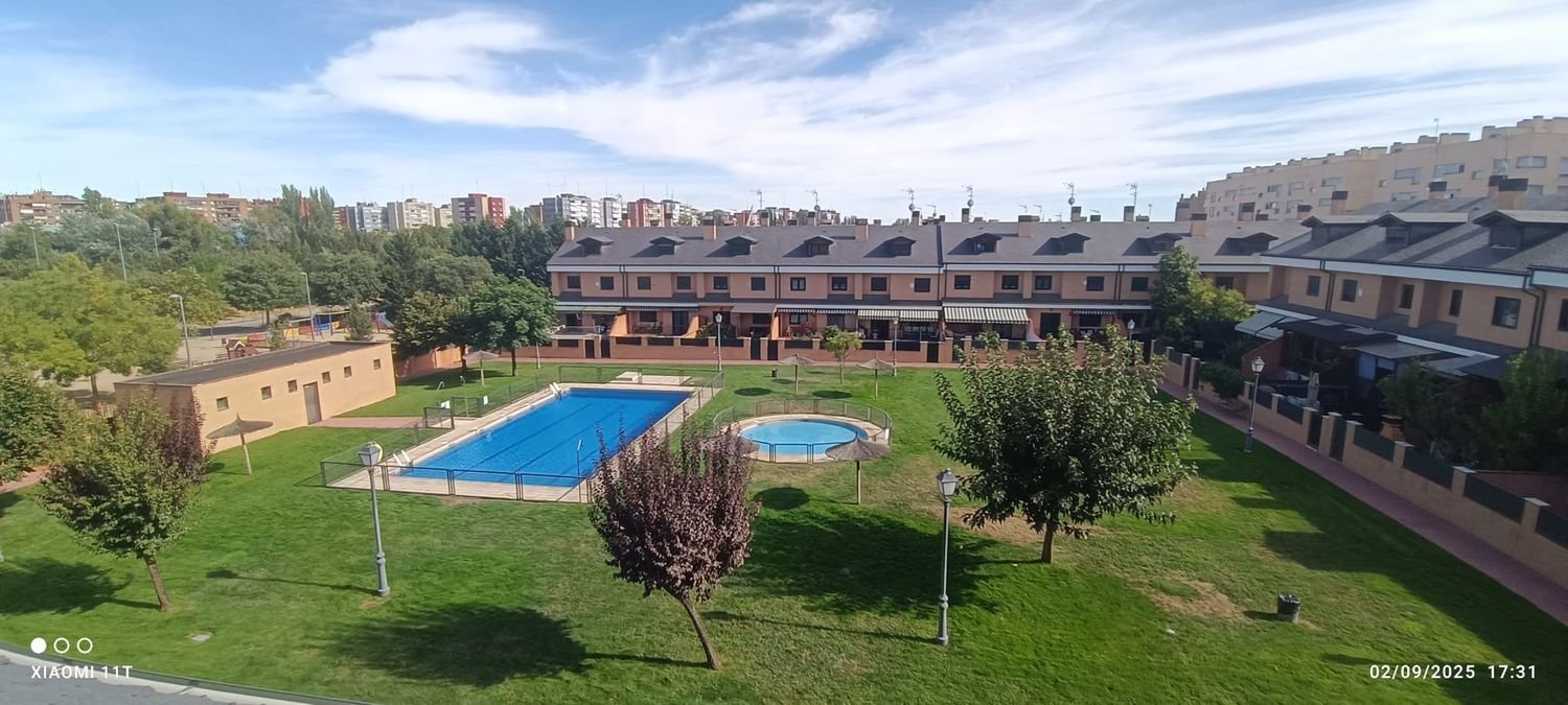 Casa de 5 dormitorios en Fuenlabrada, Spain No. 250688