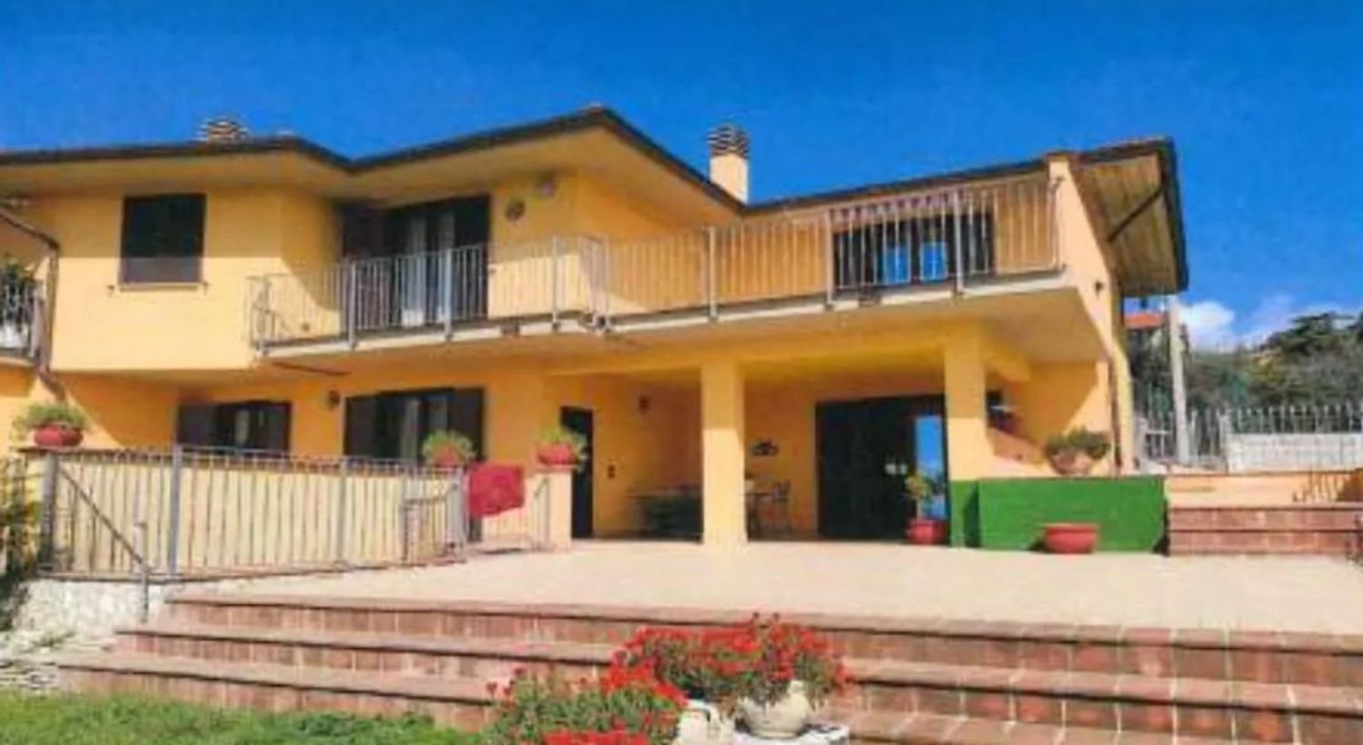 Дом с 5 комнатами в Пассиньяно суль Тразимено, Италия № 46634