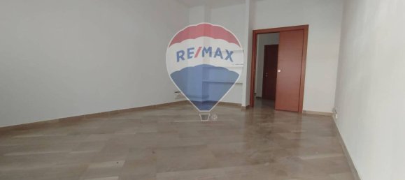 70m² Commercial property in Bari, Italy No. 39588 2