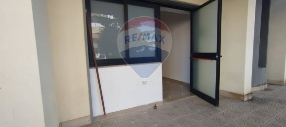 70m² Commercial property in Bari, Italy No. 39588 3