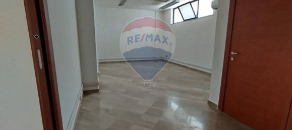 70m² Commercial property in Bari, Italy No. 39588 9
