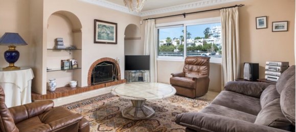 3 bedrooms Villa in Marbella, Spain No. 261070 3