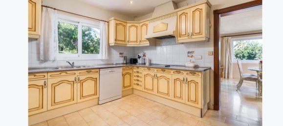 3 bedrooms Villa in Marbella, Spain No. 261070 6