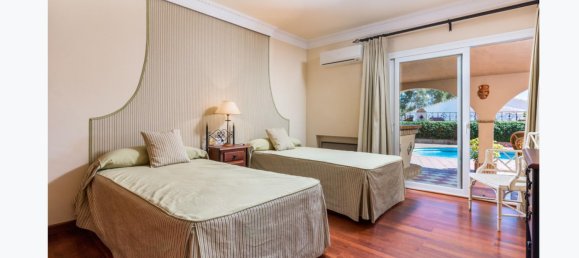 3 bedrooms Villa in Marbella, Spain No. 261070 9