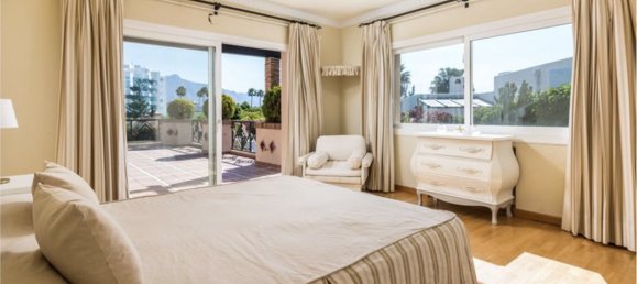 3 bedrooms Villa in Marbella, Spain No. 261070 8