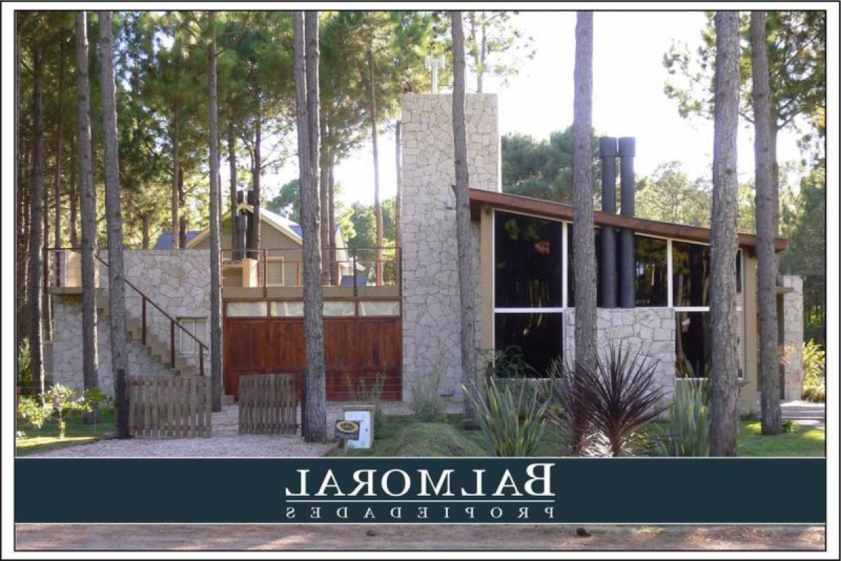 3 bedrooms House in Mar del Plata, Argentina No. 96756