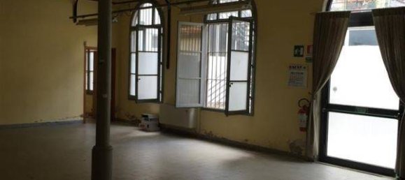 1 room Commercial property in Lucca, Italy No. 102013 4