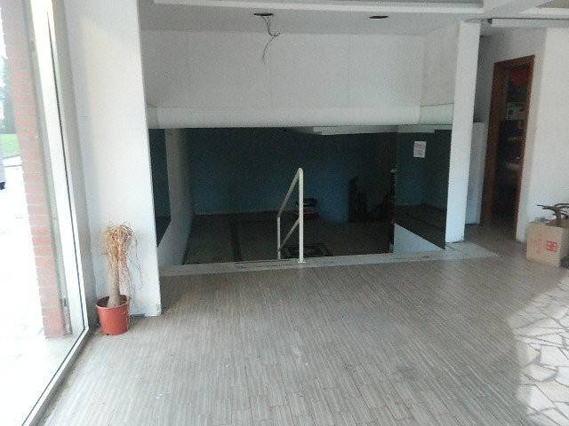 1 room Commercial property in Lucca, Italy No. 102013