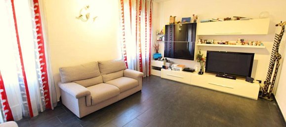 Apartamento de 2 dormitorios en Livorno, Italy No. 229924 3