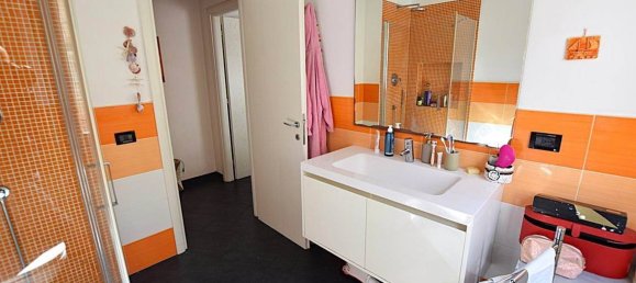 Apartamento de 2 dormitorios en Livorno, Italy No. 229924 22