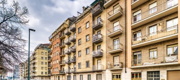 3 rooms Apartment in Turin, Italy No. 214525 2